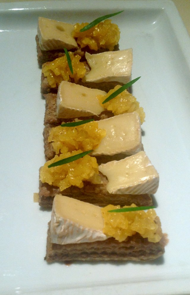 Baked brie, on multigrain puffs, pineapple compote & fresh tarragon sprigs Baked brie, on multigrain puffs, pineapple compote & fresh tarragon sprigs