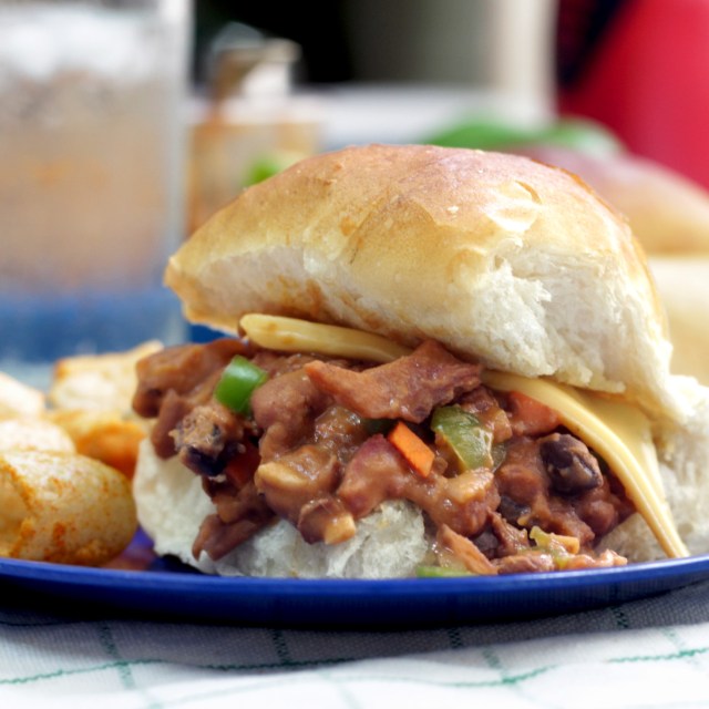 Feijoa, Goa Sausage, Pav