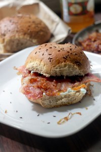 Bacon, orange marmalade, gorgonzola, rye bread, brrsta, fried onions