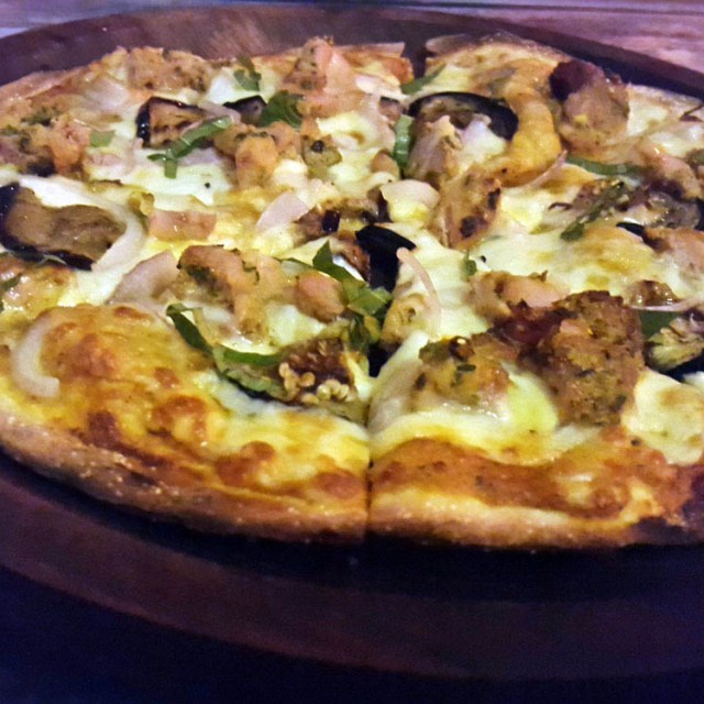 Yellow Curry Pizza, Light House Cafe, Mumbai